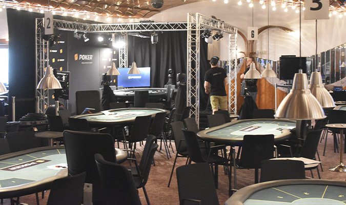 Casino Ballroom med Livestream bordet i baggrunden..