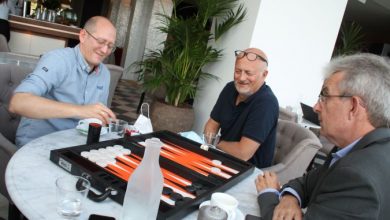 Pokernyheder - Lars Mikkelsen, Ricky Møller og Benny Bredgaard spiller Backgammon
